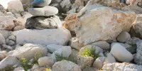 সাদা পাথর আল্লাহ কেন সৃষ্টি করেছেন?